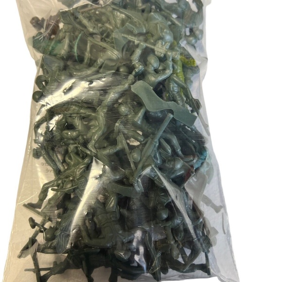 Kids Toys Plastic Green Soldier Men 1" Action Figure - Picture 4 of 4